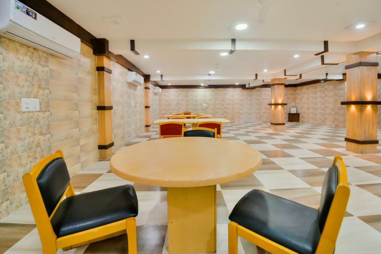 Capital O 39331 Hotel Retaj Bhīlwāra Екстериор снимка